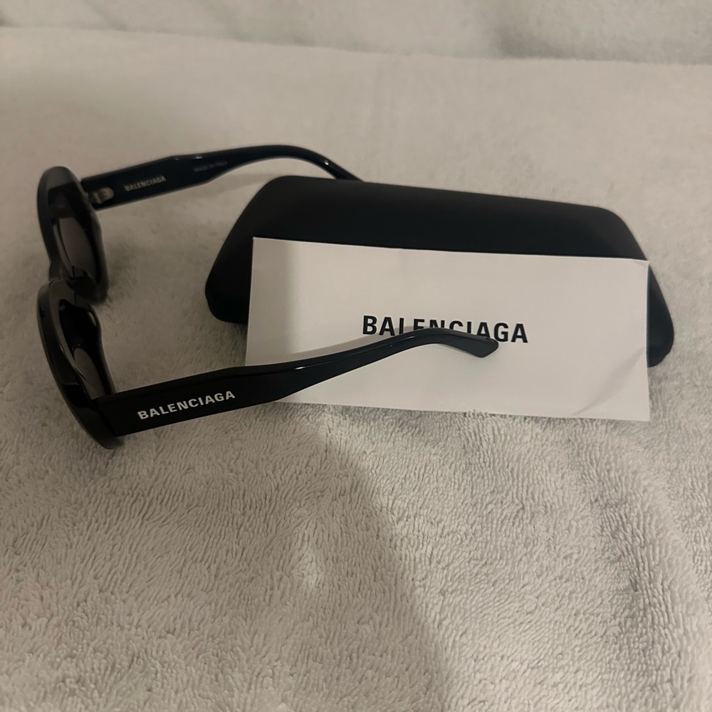 BALENCIAGA Sunglasses Authentic - Picture 9 of 11